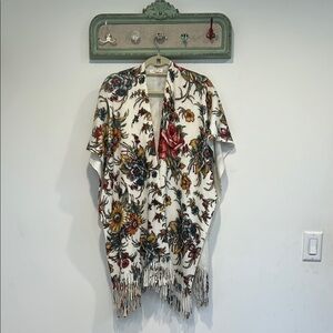 Anthropologie marseille Floral kimono ruana wrap sweater ivory floral Fringe o/s